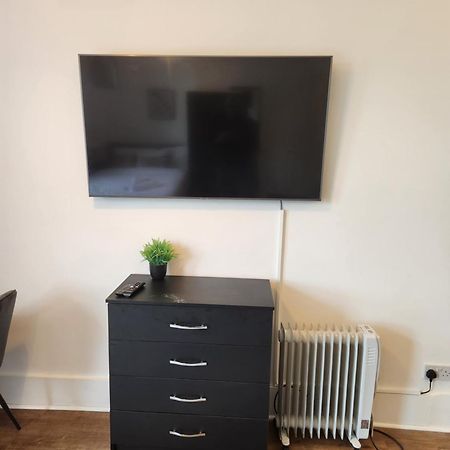 Immaculate 1-Bedroom In Greenhithe Exterior foto