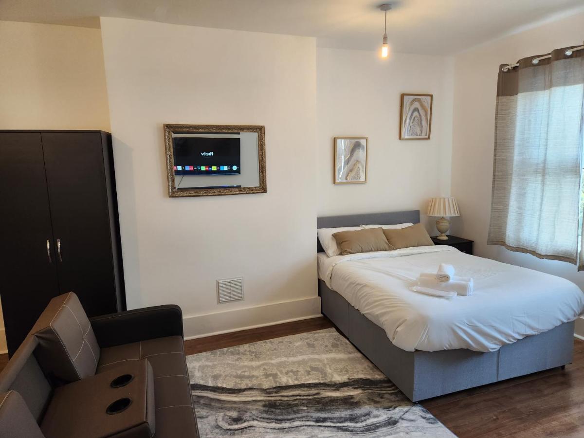 Immaculate 1-Bedroom In Greenhithe Exterior foto