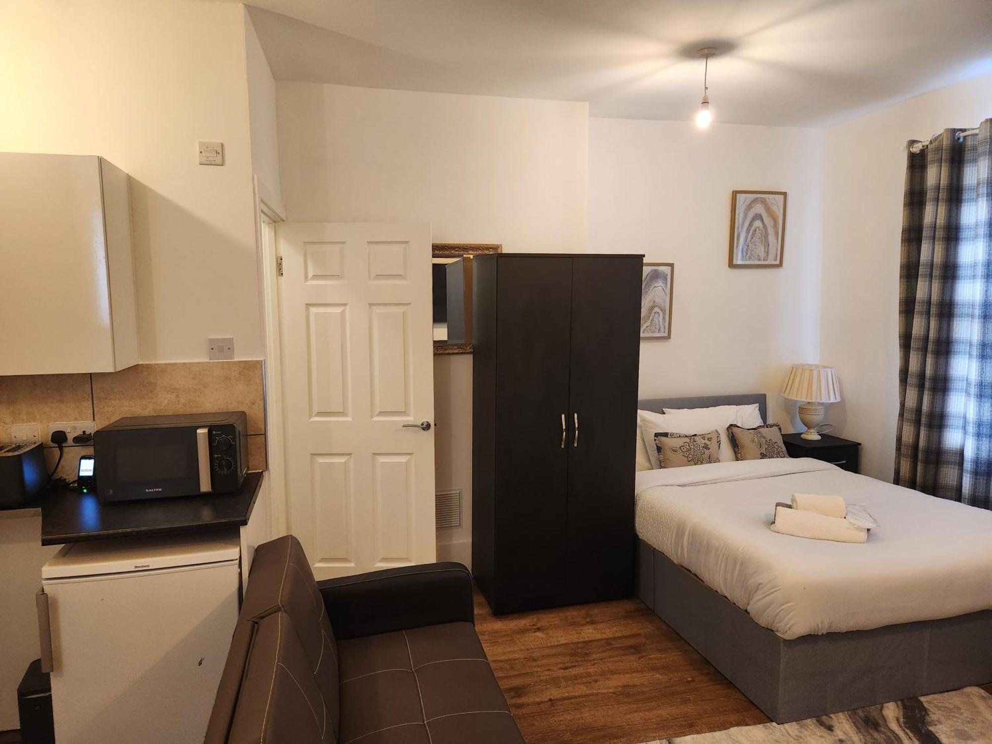 Immaculate 1-Bedroom In Greenhithe Exterior foto