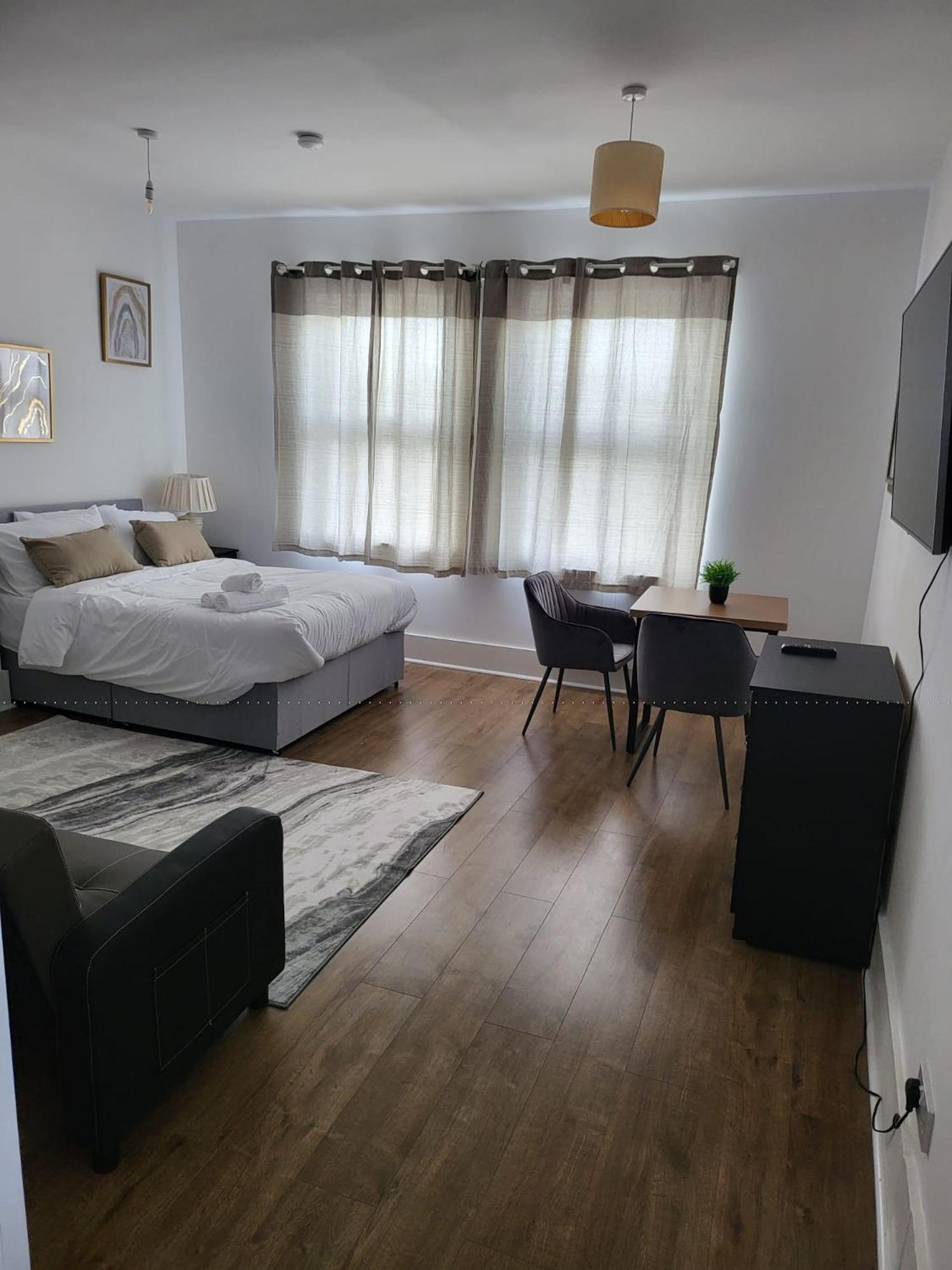 Immaculate 1-Bedroom In Greenhithe Exterior foto