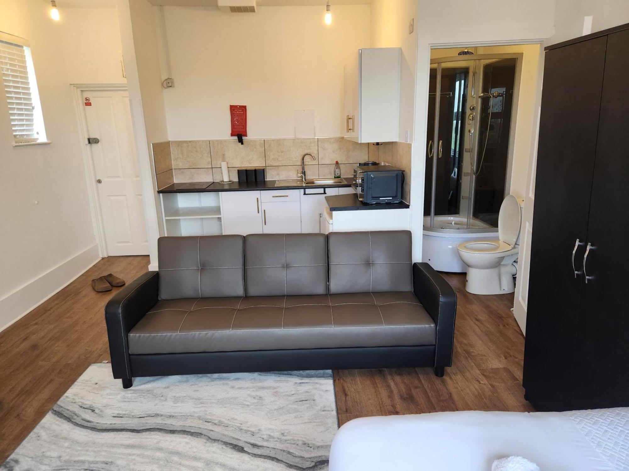 Immaculate 1-Bedroom In Greenhithe Exterior foto